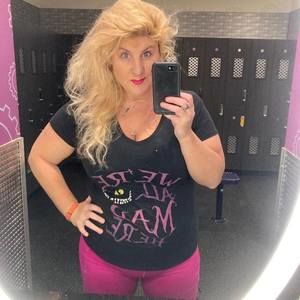 Meet your Posher, Dee